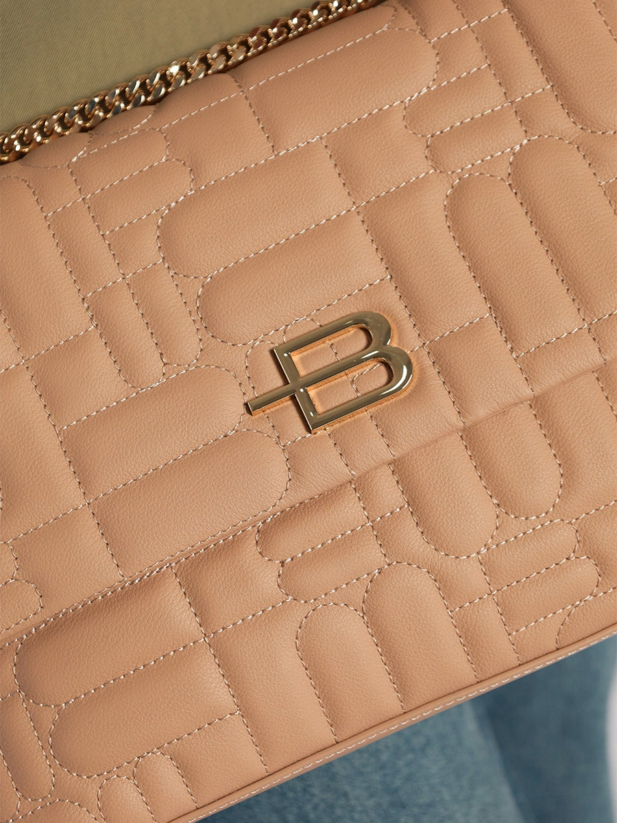 Сумка бежевая с геометричной строчкой